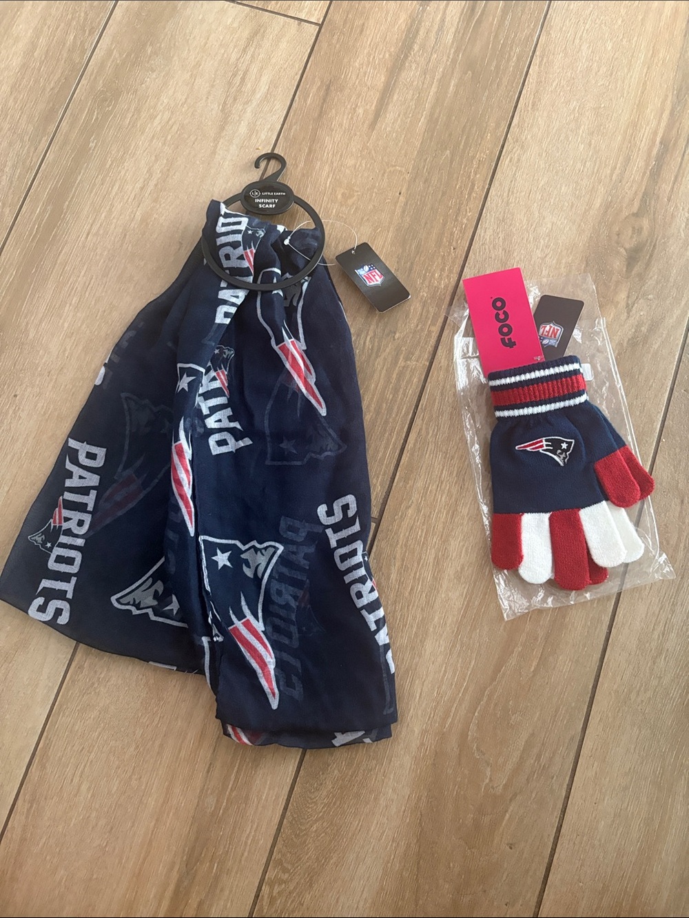 NFL New England Patriots Navy Red White Scarf and Gloves Set